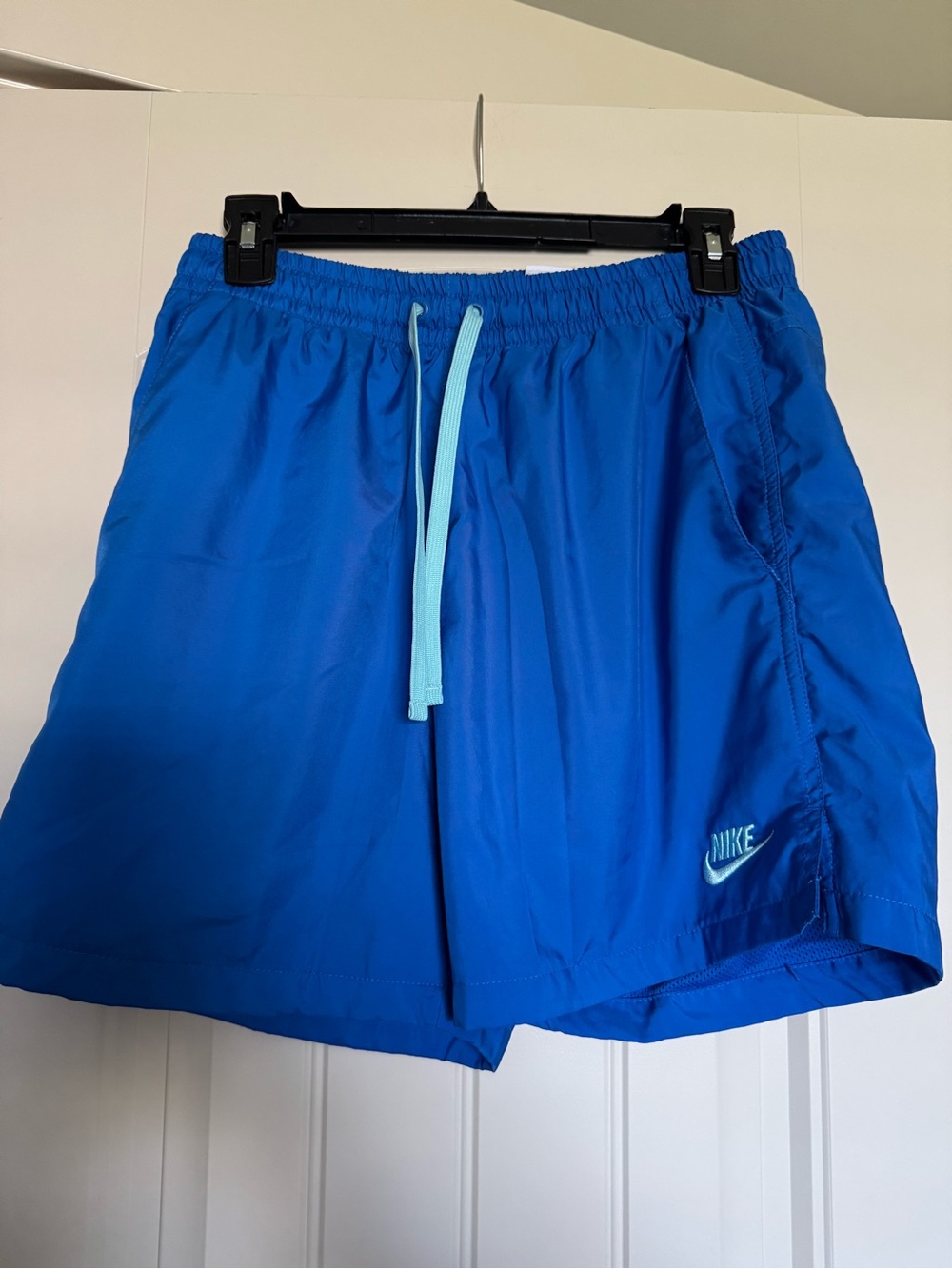 Nike Men’s Club 6” Woven Flow Shorts, Size S, Blue